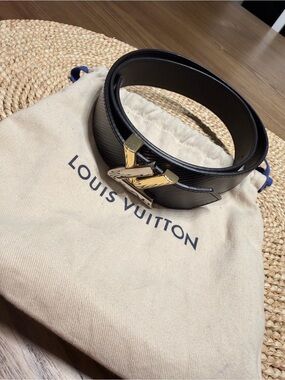 Louis Vuitton Women Belt size 80/32